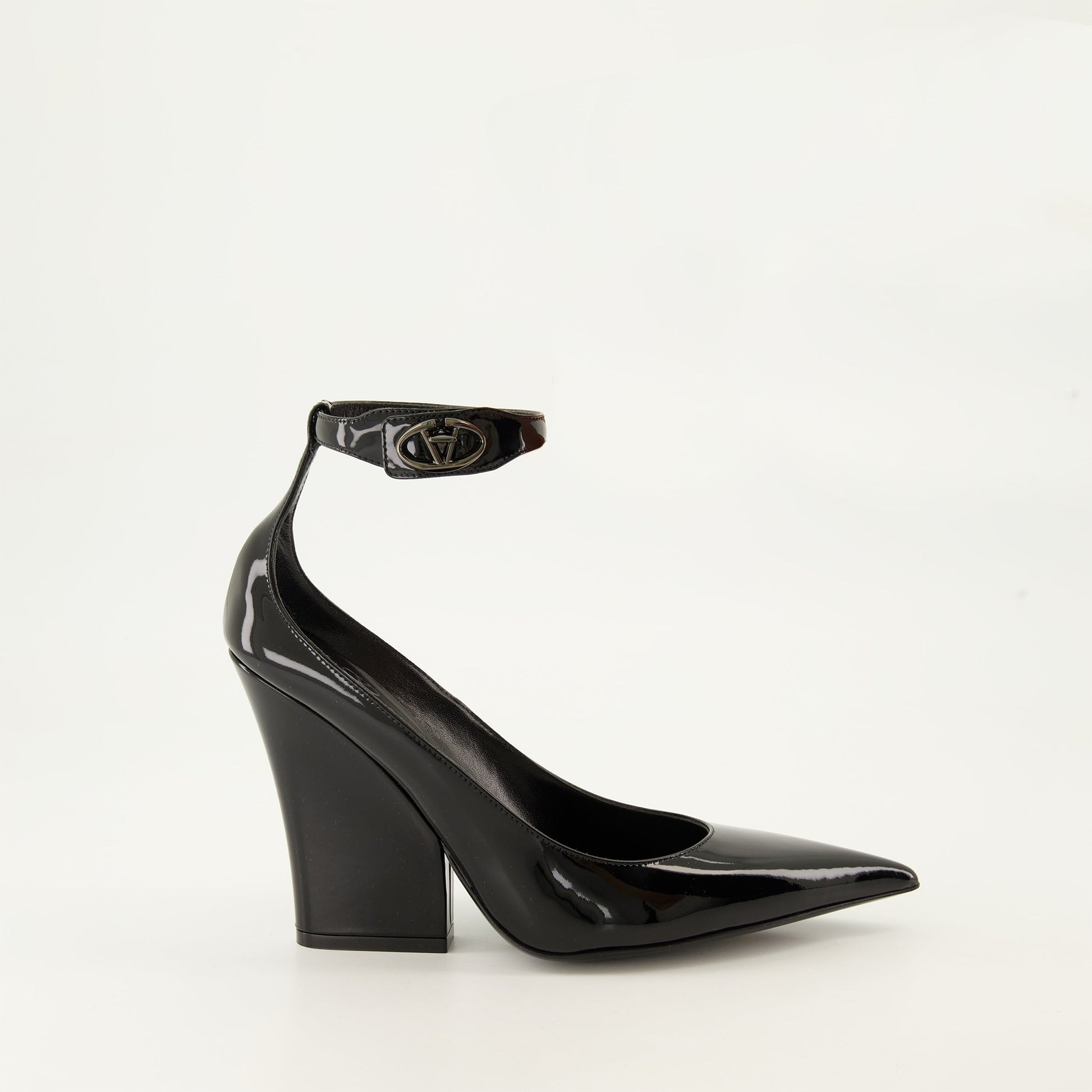 Leather pumps, VLogo design, pointed toe shoes, fall-winter footwear, adjustable ankle strap