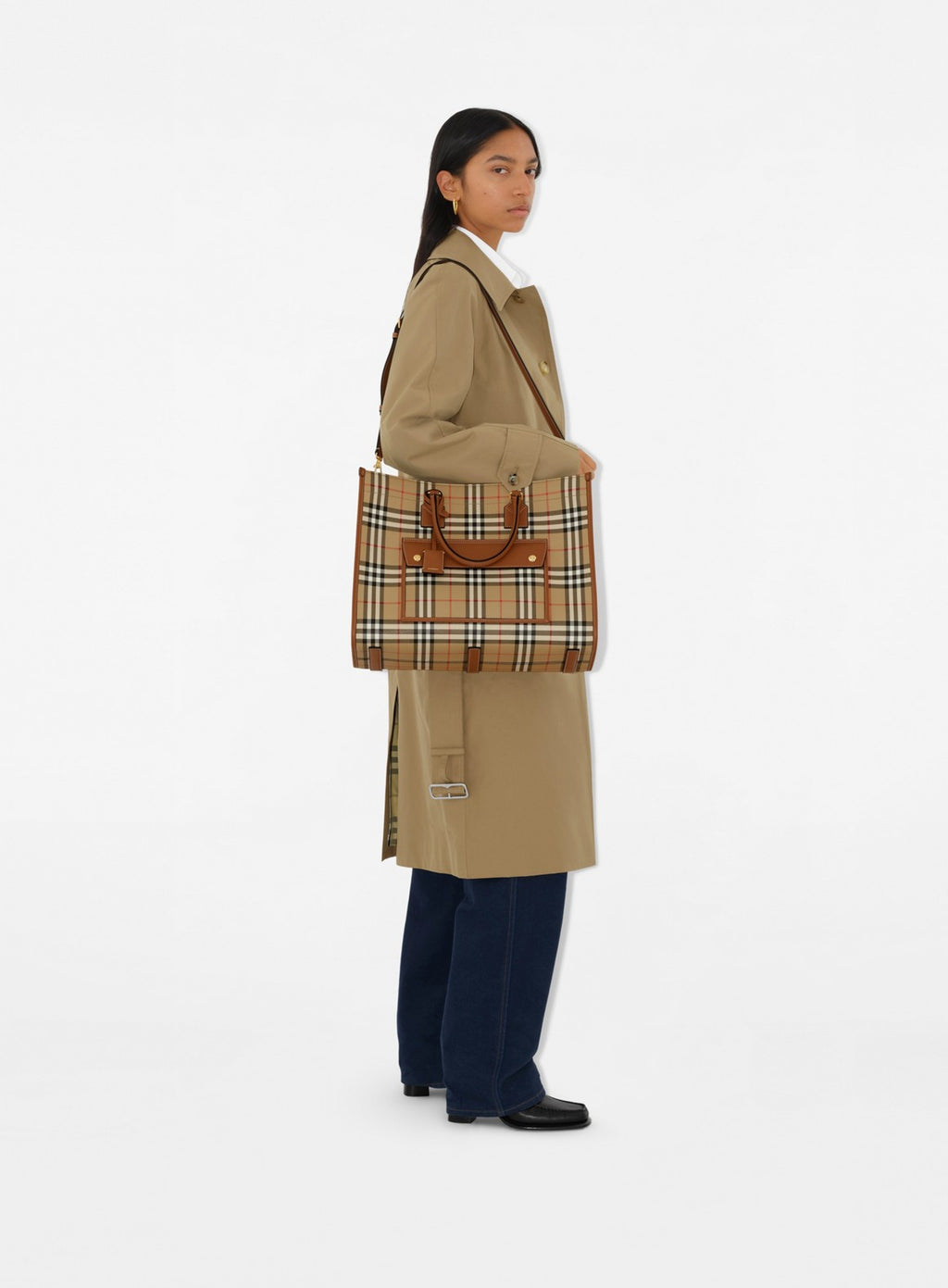 Freya tote, canvas handbag, check pattern bag, Burberry collection, autumn-winter 2024