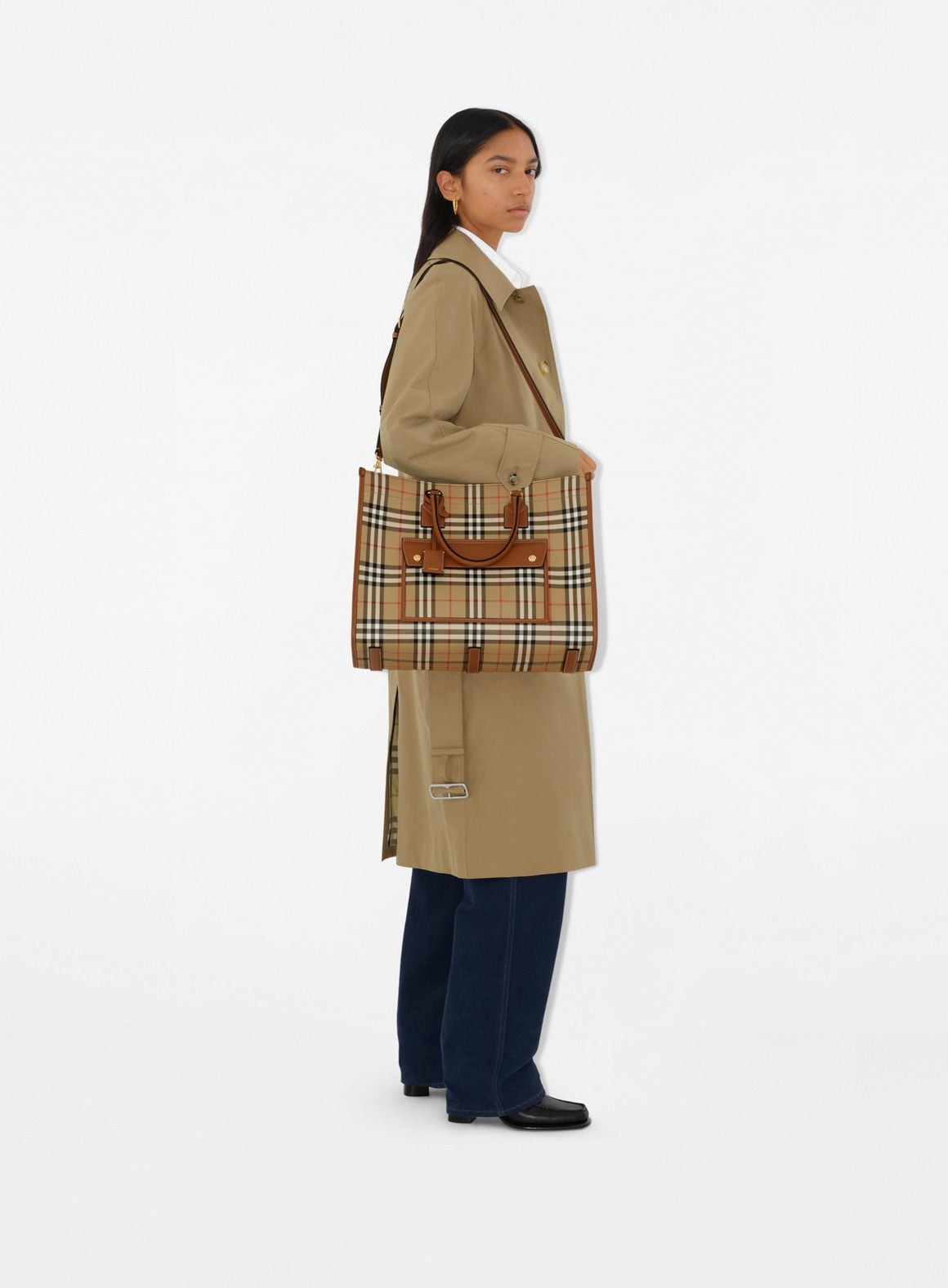 Freya tote, canvas handbag, check pattern bag, Burberry collection, autumn-winter 2024