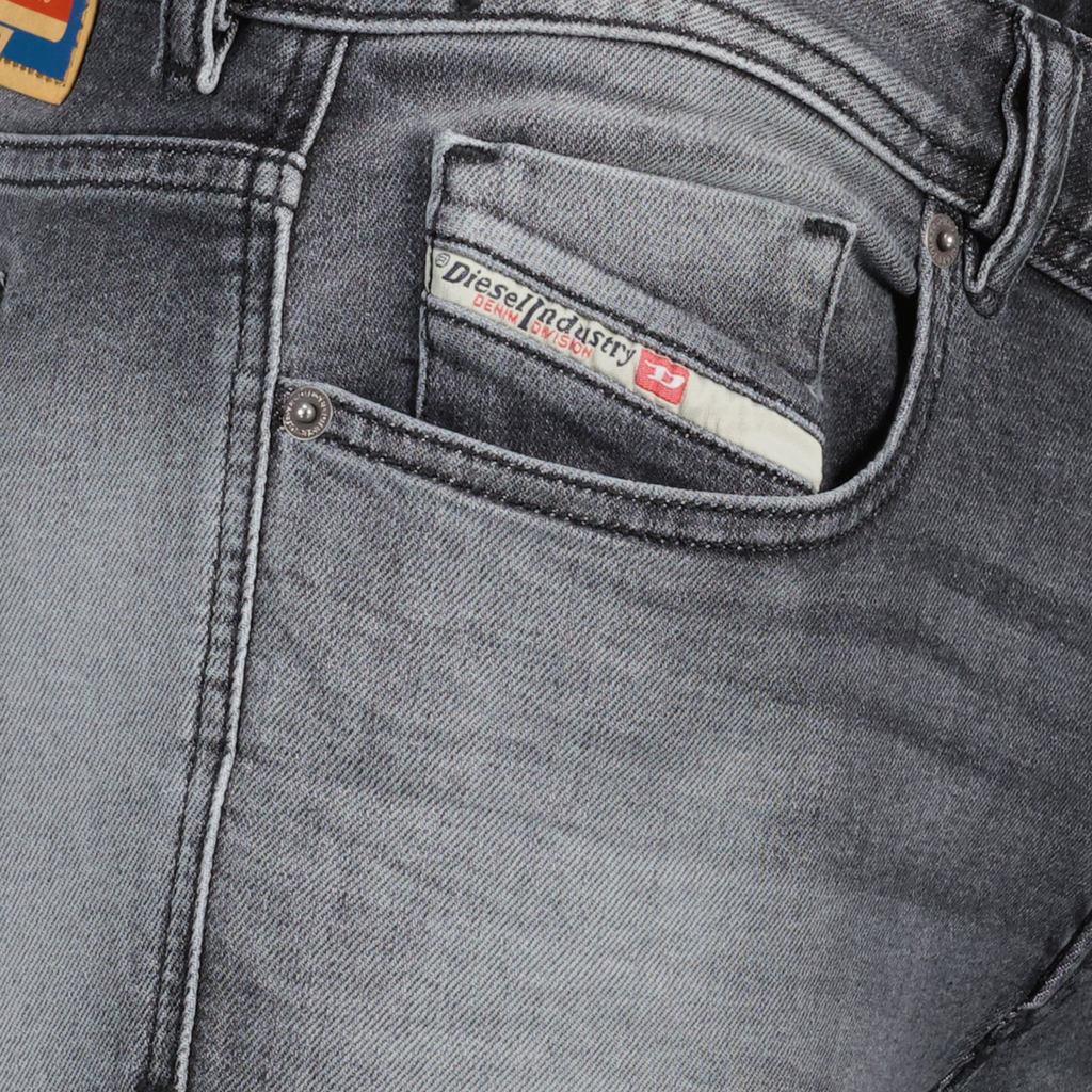 grey denim jeans, slim fit jeans, Sleenker L.30, designer jeans, modern men's wear