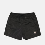 Immagine dei pantaloni da bagno neri con logo di Moncler per uomini - Stagione Primavera-Estate 2025 - Vista frontale