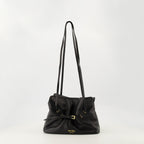 Image d'un sac en cuir noir Prada par Prada pour femmes - Saison Automne-Hiver 2025 - Vue de face