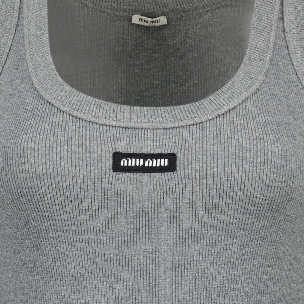 Image du débardeur gris côtelé de Miu Miu pour femmes - Saison Printemps-Été 2026 - Détail 2