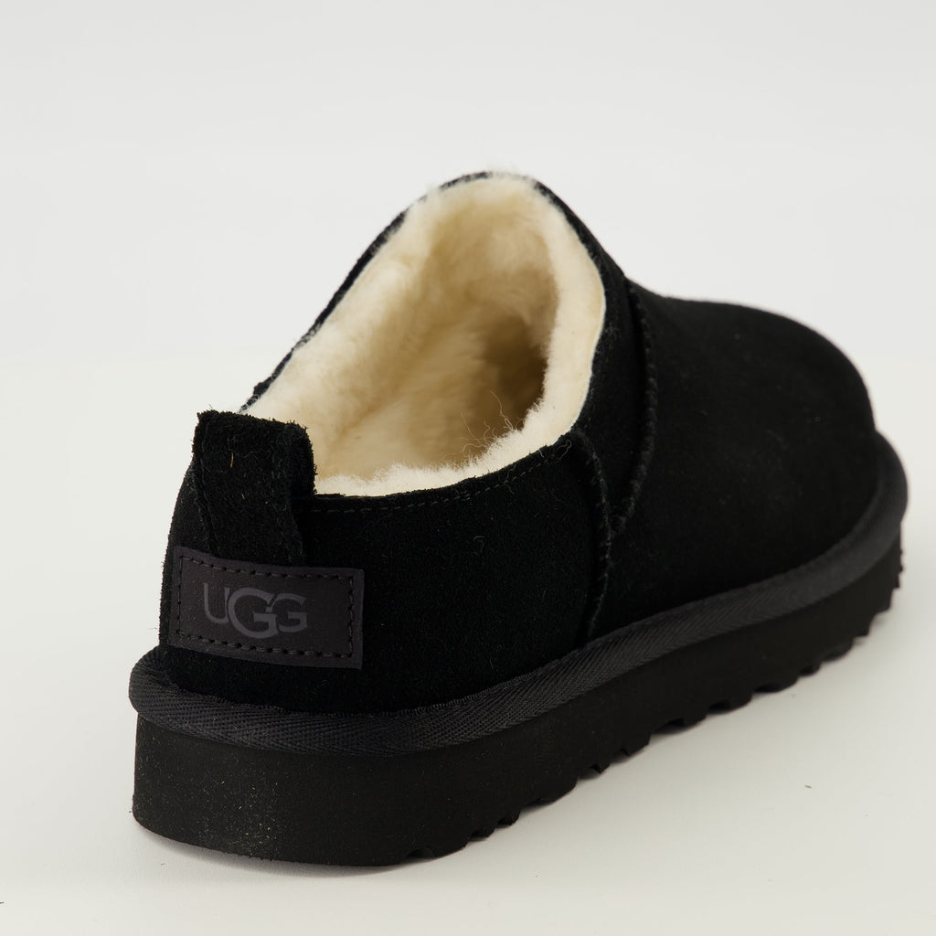 Imagen de las botas negras clásicas Micro de Ugg para mujeres - Temporada Primavera-Verano 2026 - Vista trasera
