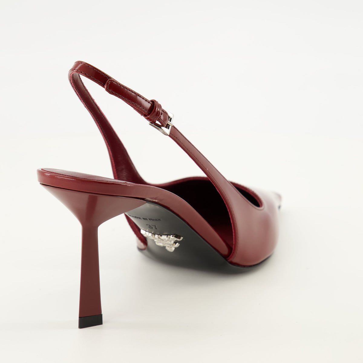 Rote Lackleder-Pumps mit spitzer Zehenpartie