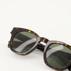 Image de lunettes de soleil en écaille de tortue de Saint Laurent pour unisex - Saison Automne-Hiver 2024 - Détail Vue 1