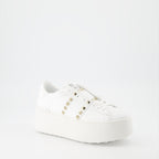Imagen de las zapatillas Open Rockstud Platform de Valentino Garavani para mujeres - Temporada Primavera-Verano 2025 - Vista tres cuartos frontal derecho