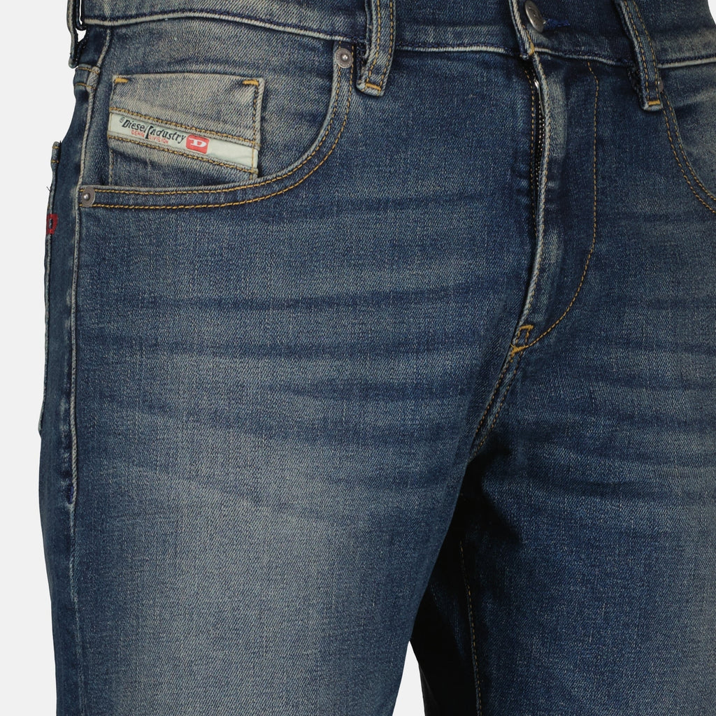 Diesel jeans, D-Strukt 2019, straight cut jeans, blue denim, five-pocket design