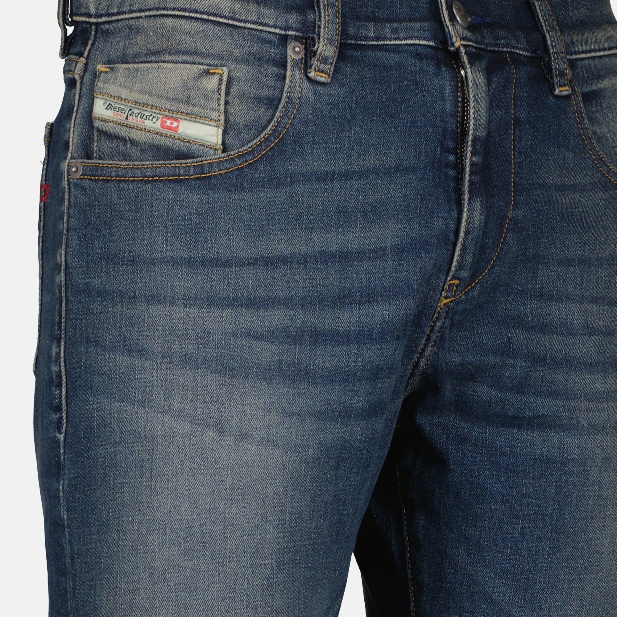 Diesel jeans, D-Strukt 2019, straight cut jeans, blue denim, five-pocket design