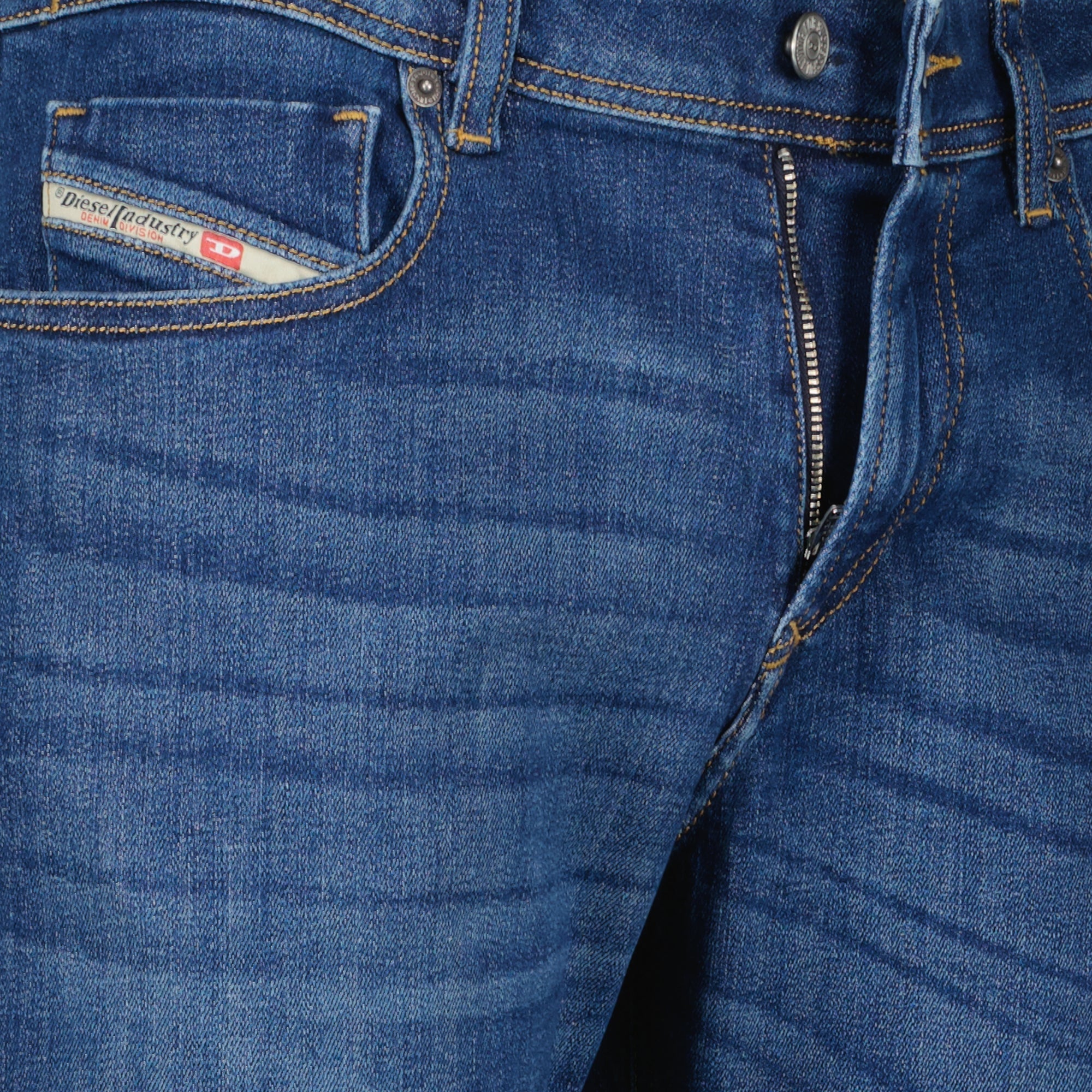 Diesel Sleenker Jean, blue denim jeans, slim fit jeans, five pocket design, men's denim fashion