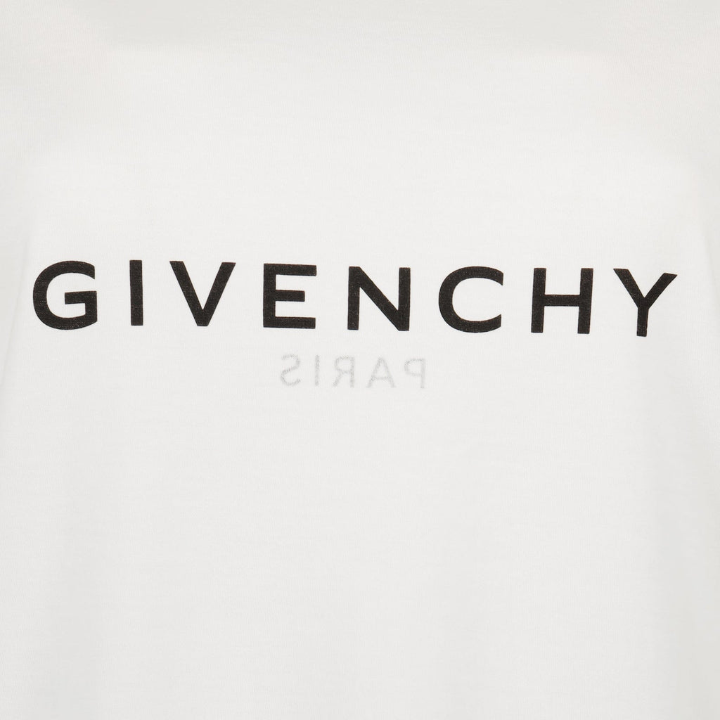 Image du T-shirt à logo inversé de Givenchy pour hommes - Saison Printemps-Été 2024 - Vue détaillée du produit 2