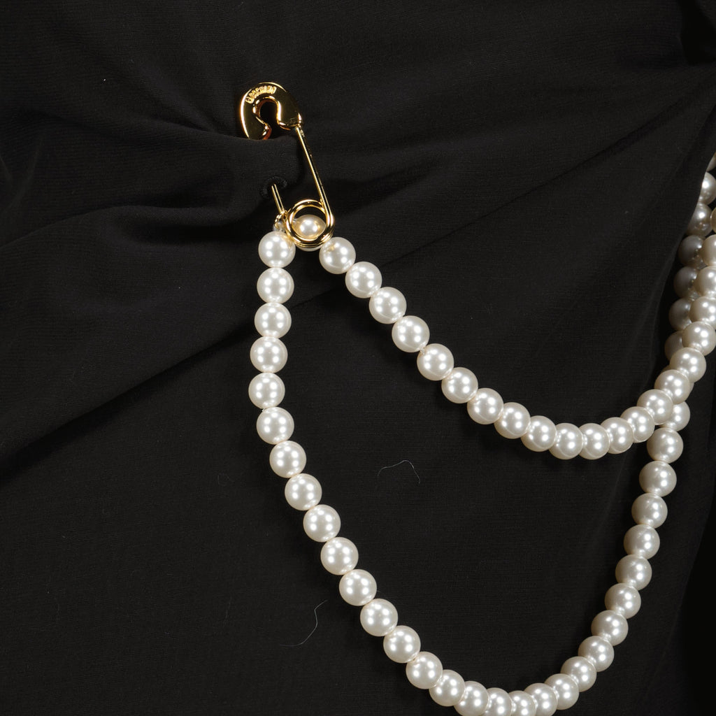 stretch top, Moschino, pearl collar, women’s fashion, black top