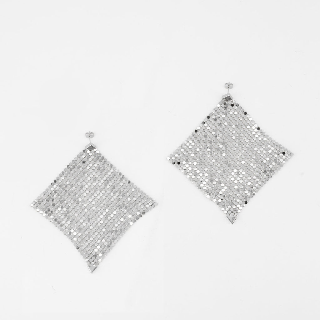 Silver earrings, Rabanne Pixel earrings, Draped design earrings, Metallic mesh jewelry, Spring-Summer 2025 accessories