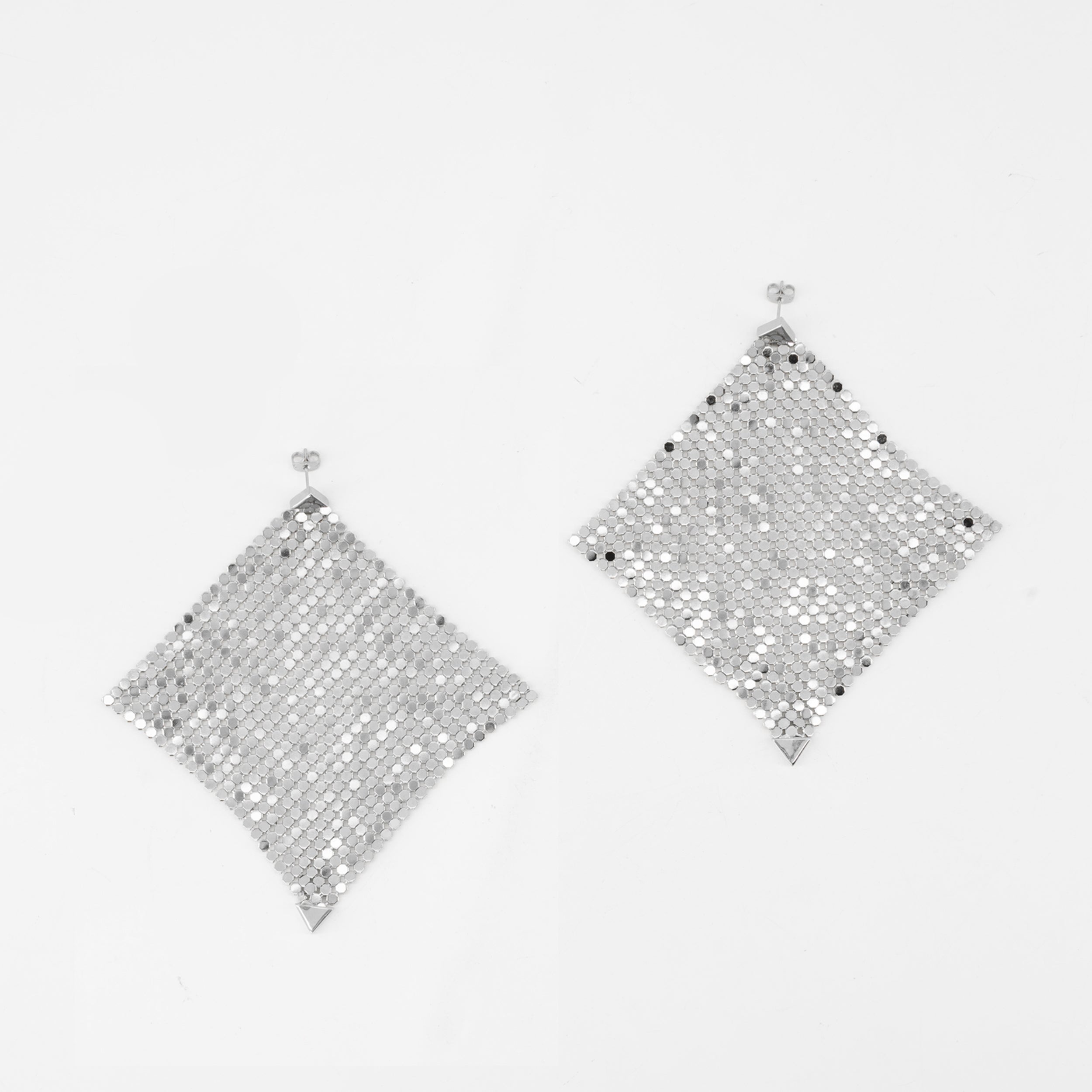 Silver earrings, Rabanne Pixel earrings, Draped design earrings, Metallic mesh jewelry, Spring-Summer 2025 accessories