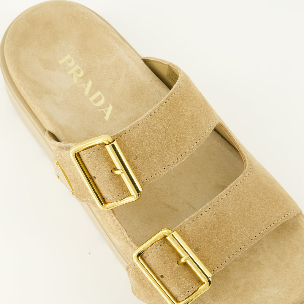 Imagen de mules de plataforma en terciopelo beige de Prada para mujeres - Temporada Primavera-Verano 2026 - Vista detallada desde arriba