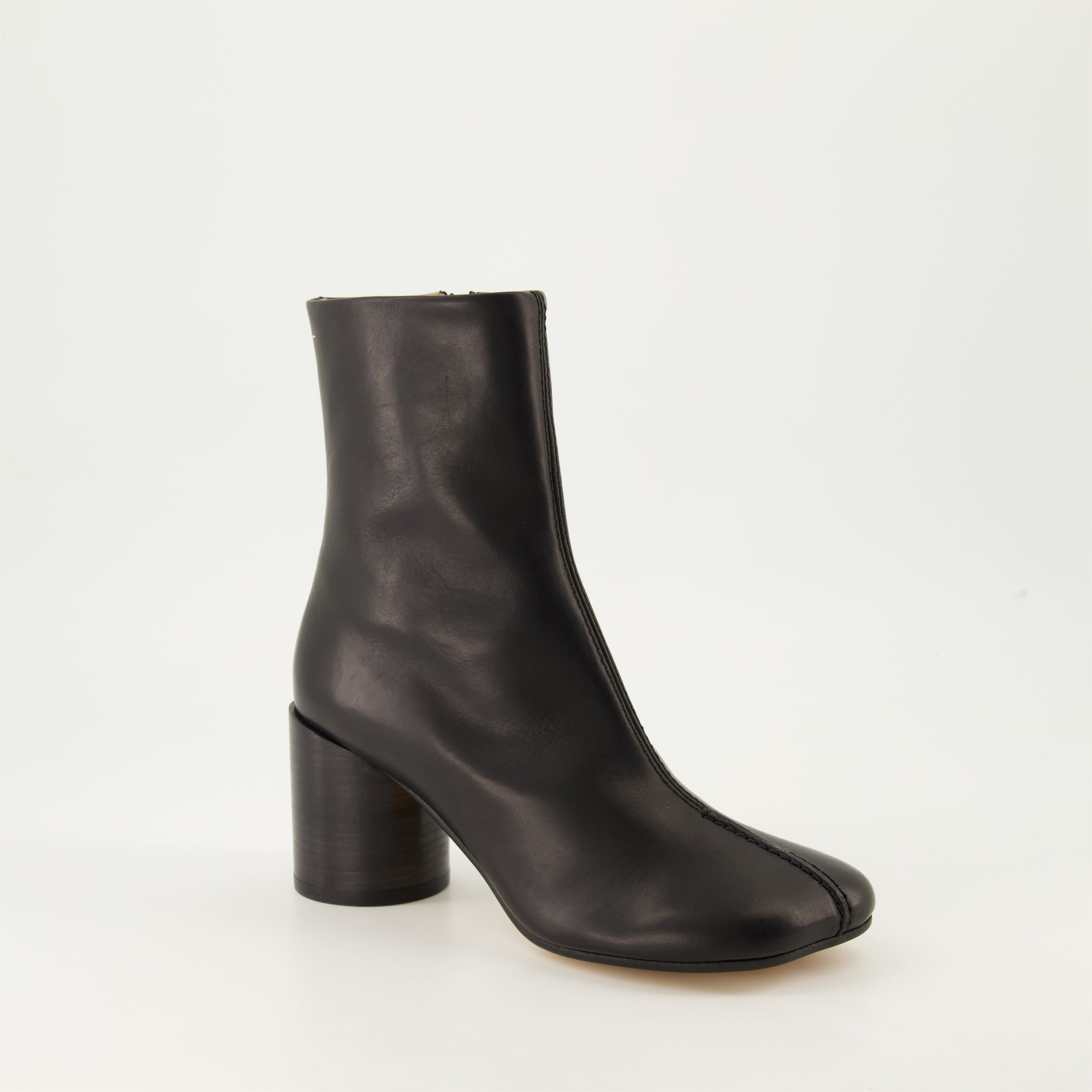 black leather boots, MM6 footwear, fall-winter 2024, ankle boots, leather sole female