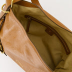Bild einer mittleren Lederhandtasche von Givenchy für Damen - Saison Herbst-Winter 2024 - Detailansicht 2