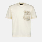 Bild eines beigen Pocket-T-Shirts von Moncler Grenoble für Herren - Saison Frühling-Sommer 2025 - Vorderansicht