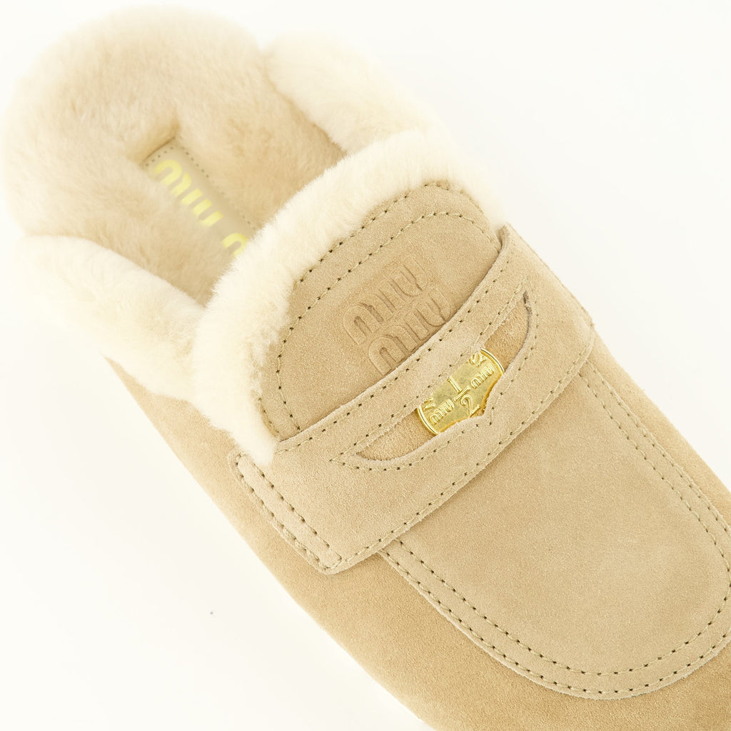 Mulas de Piel de Oveja Beige