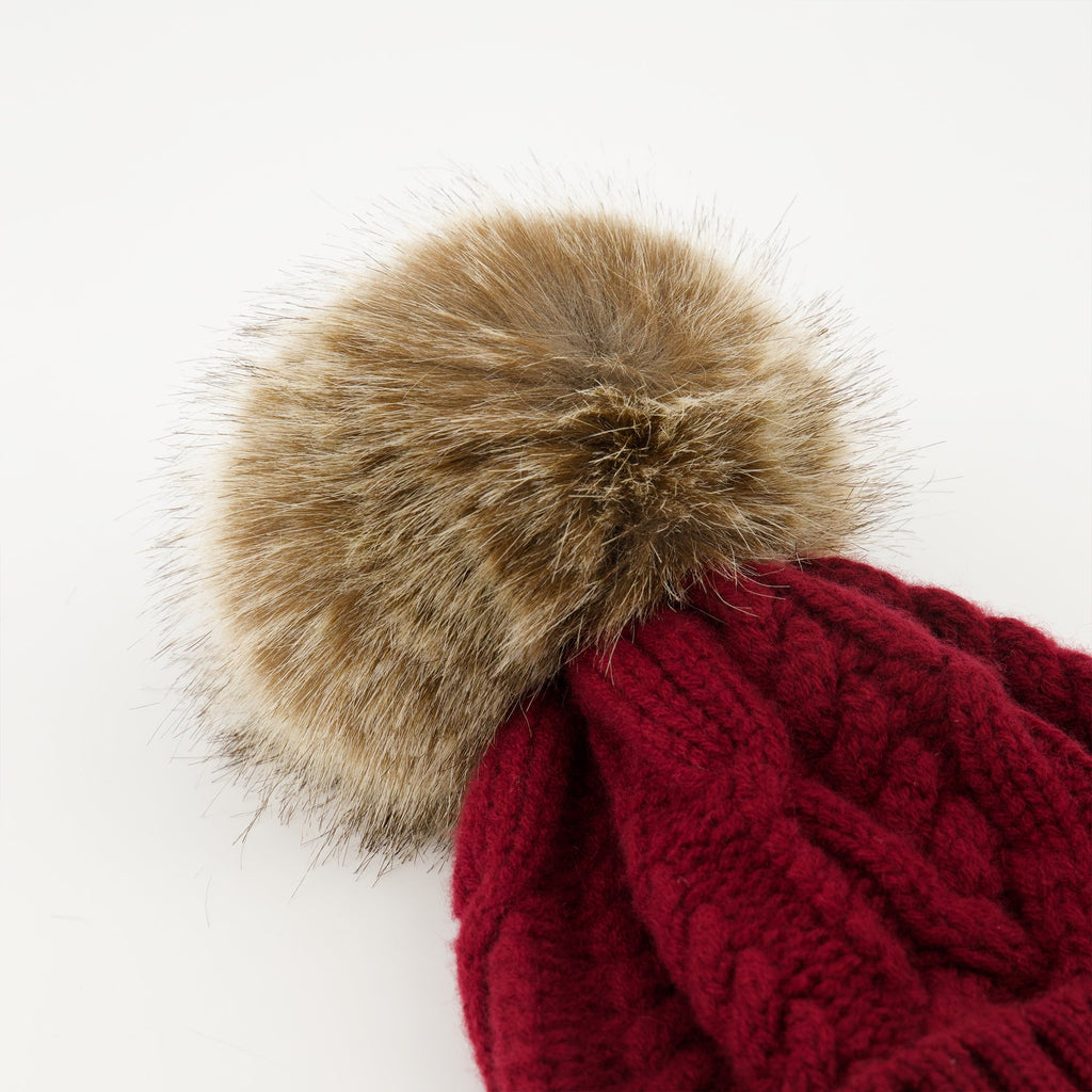 Imagen del gorro de cachemira roja con pompón de Moncler para mujeres - Temporada Otoño-Invierno 2025 - Vista de detalle 2