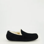 Immagine dei Chaussons Ascot Noir di Ugg per uomini - Stagione Primavera-Estate 2026 - Vista laterale destra