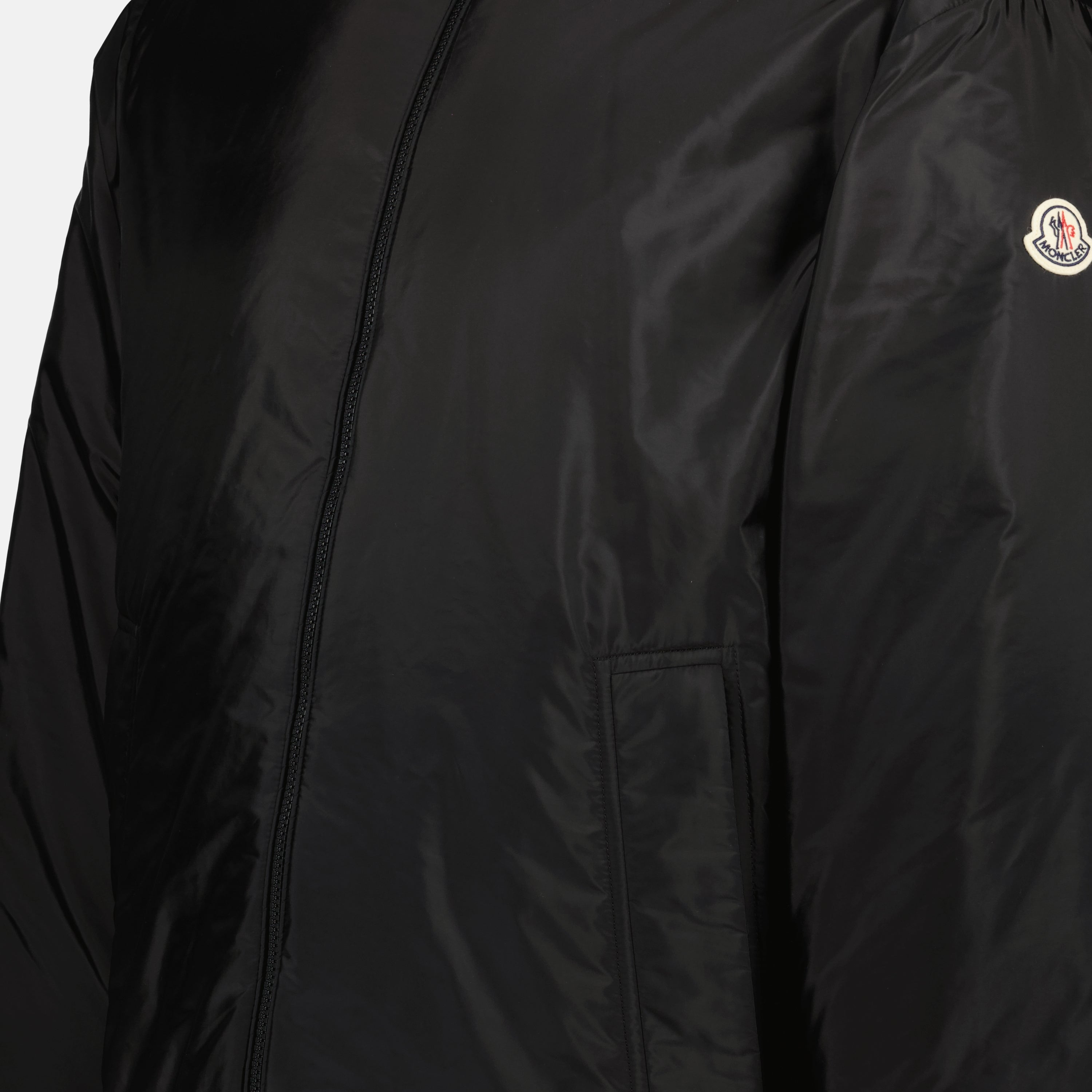 Imagen de la chaqueta de plumas reversible Aubepine de Moncler para hombres - Temporada Otoño-Invierno 2025 - Vista de detalle del producto 4