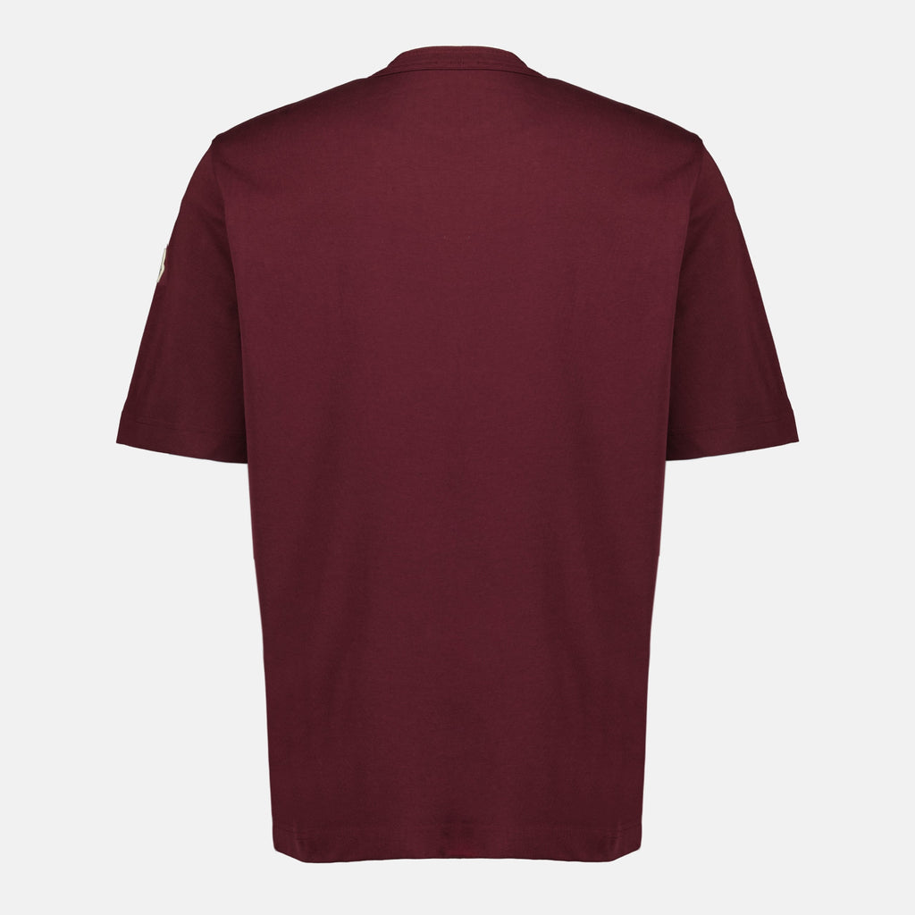 Image du T-shirt à poche Bordeaux de Moncler pour hommes - Saison Printemps-Été 2026 - Vue de dos