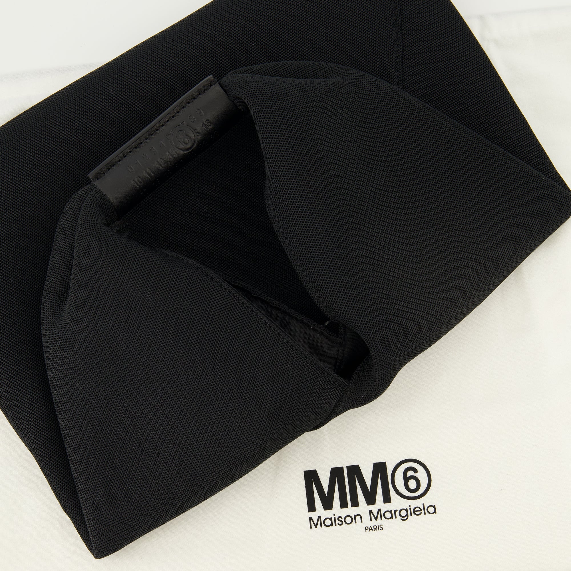 Image of Japanese Small Black Bag by Mm6 for Women - Season Spring-Summer 2026 - Detail View 1