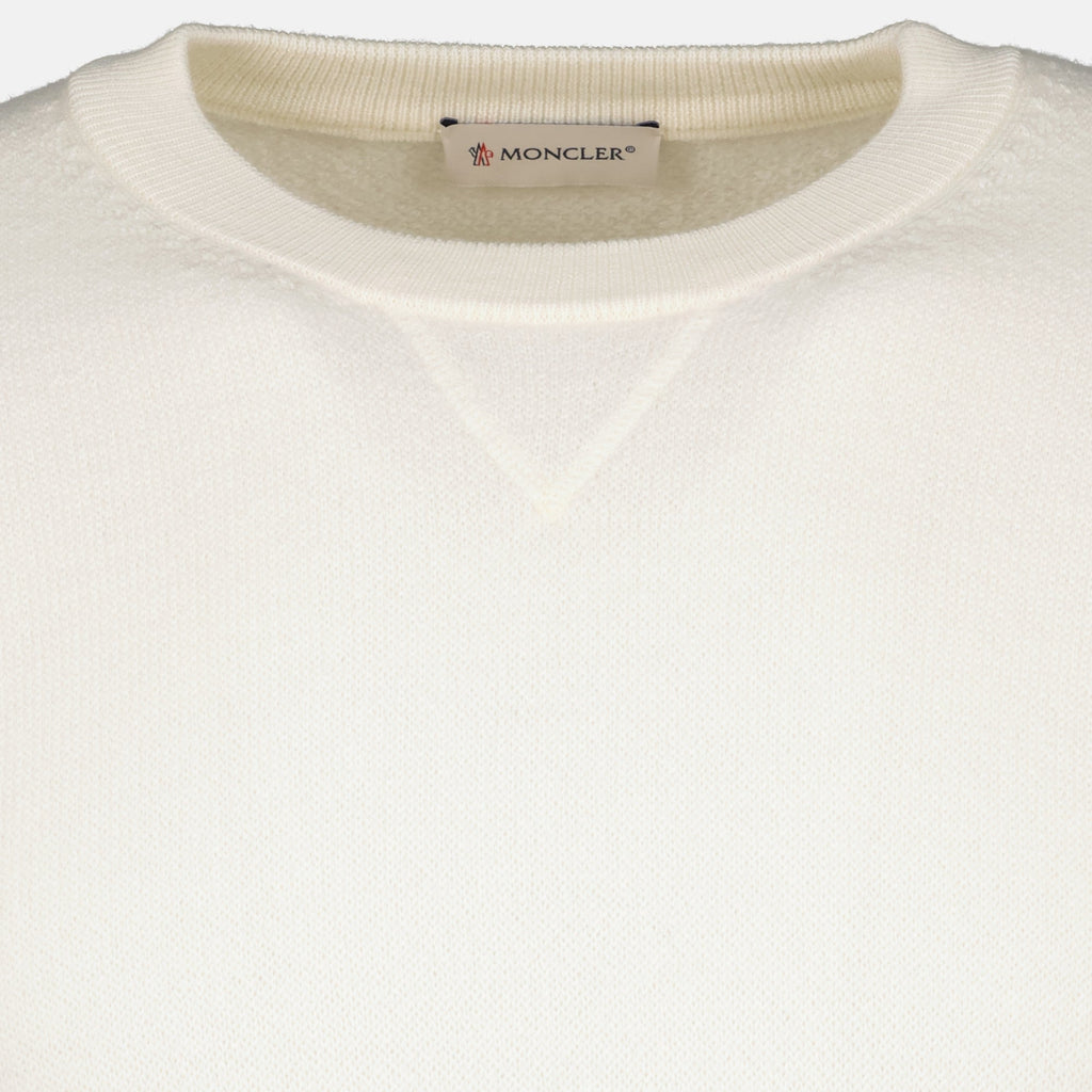 Weißer Wollpullover
