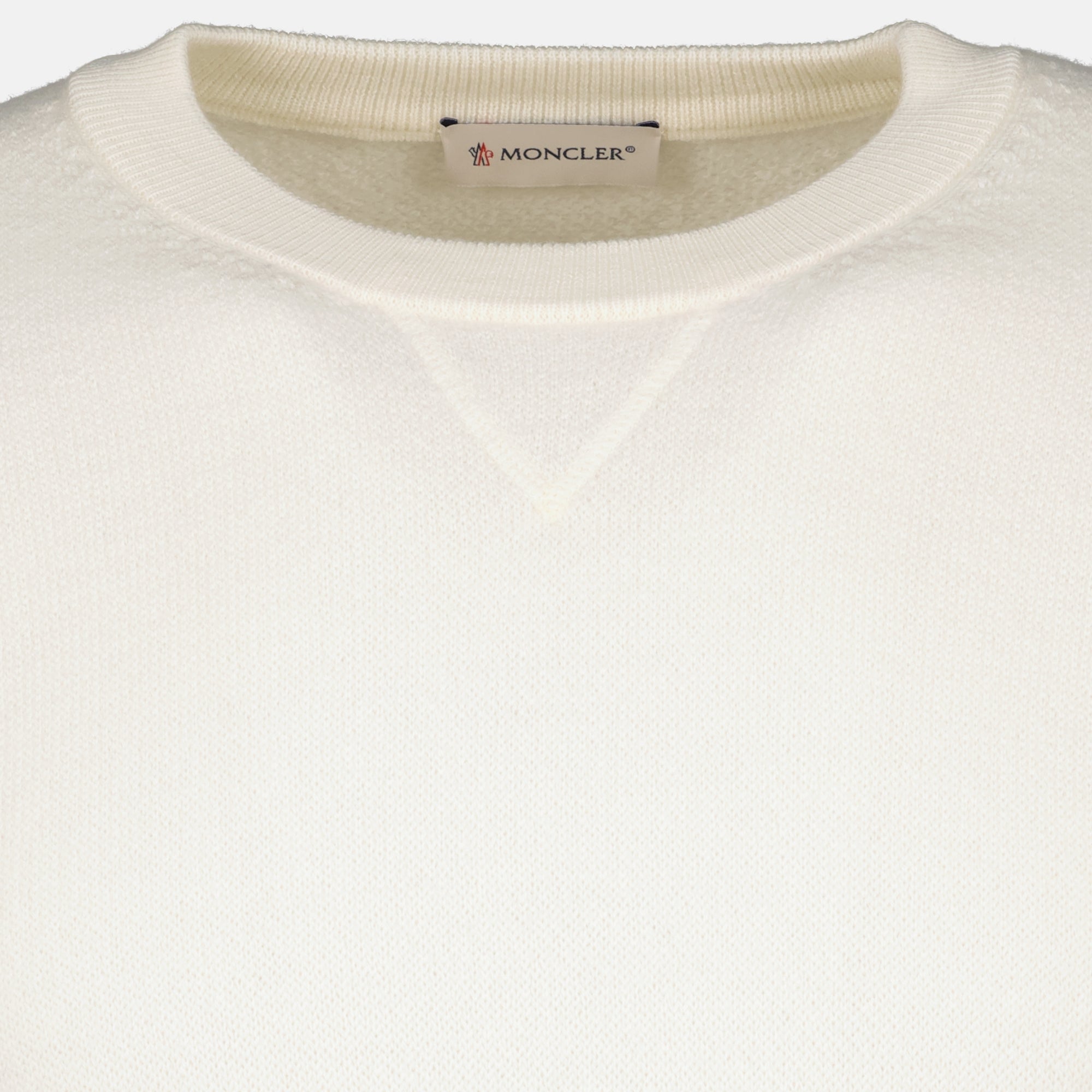 Weißer Wollpullover