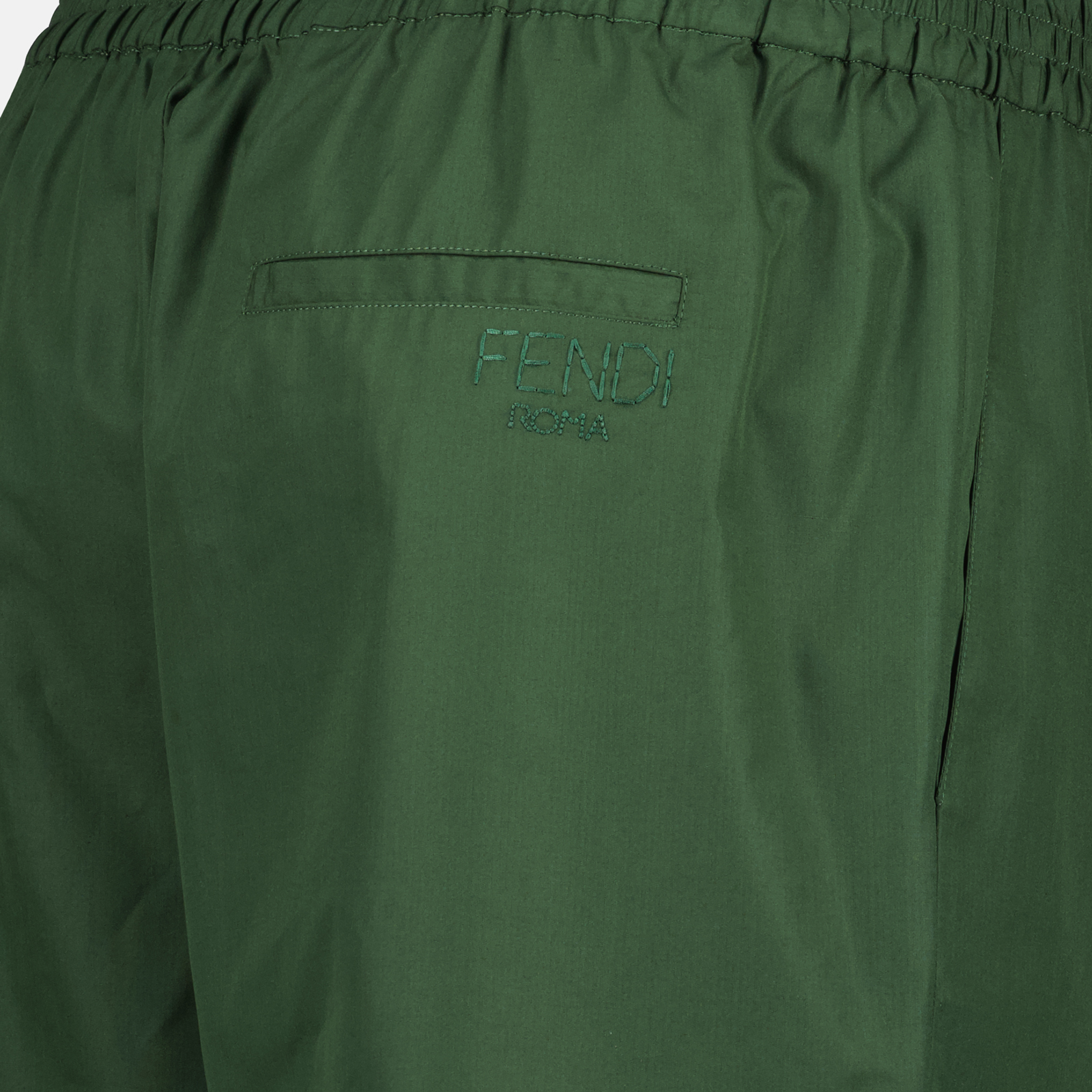 Immagine di pantaloni corti in cotone khaki di Fendi per uomo - Stagione Primavera-Estate 2025 - Vista Dettaglio 2