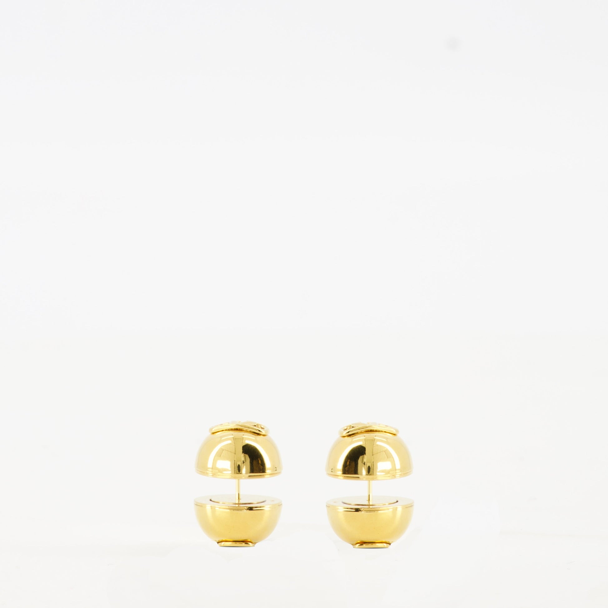 gold earrings, VLogo earrings, metal earrings, classic clasp earrings, signature style