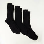 Image des chaussettes noires Ami de Coeur par Ami PARIS pour unisexe - Saison Automne-Hiver 2025 - Vue de devant