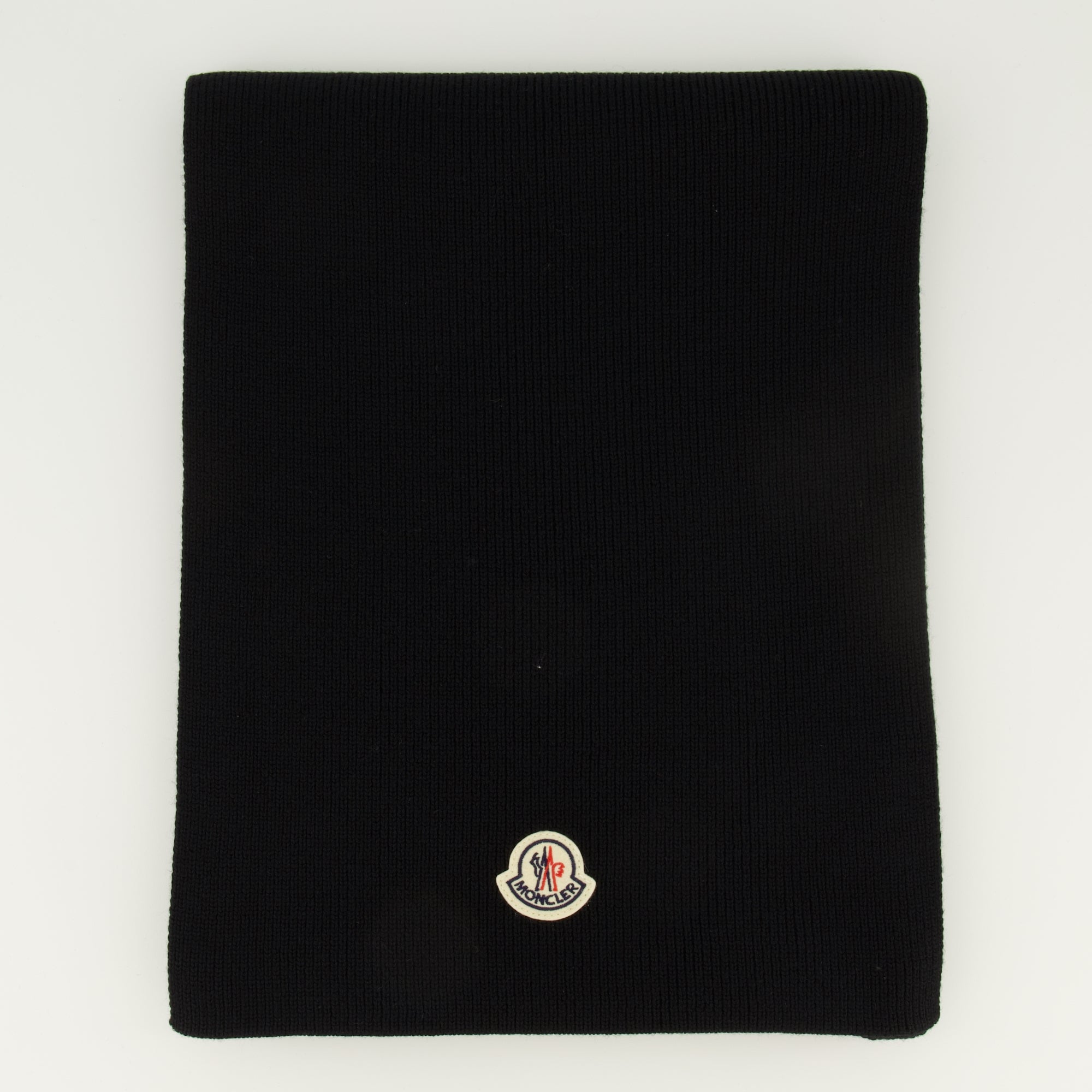 モンクレールの男性用ブラックウールスカーフの画像 - シーズン秋冬2025 - 詳細ビュー 1