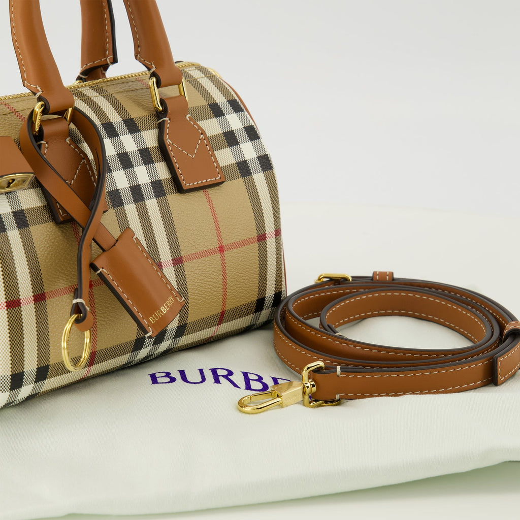 Imagen del Mini Bowling Check Bag de Burberry para mujeres - Temporada Primavera-Verano 2026 - Vista de detalle 1