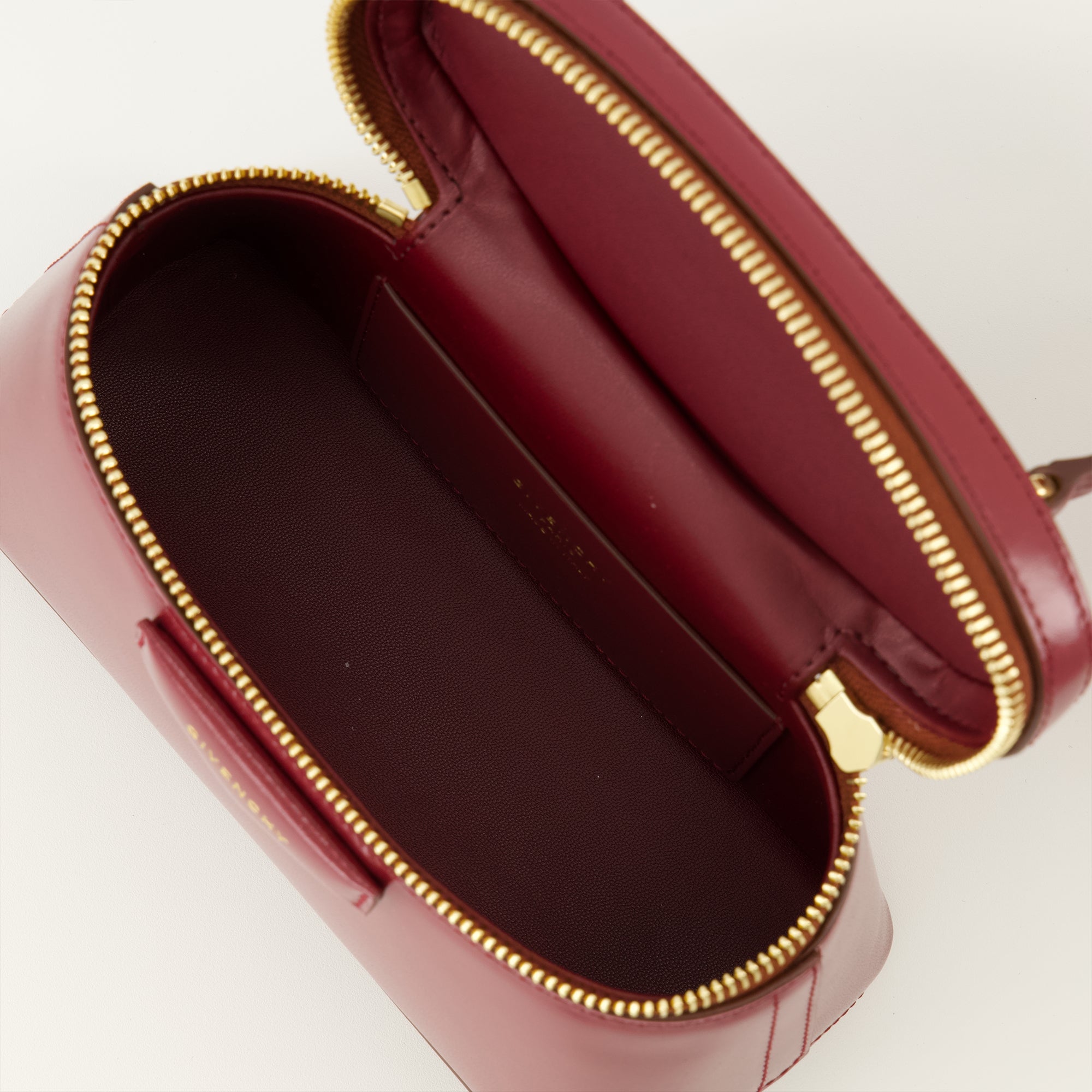 Image of Antigona Vanity Bag by Givenchy for Women - Season Spring-Summer 2026 - Detail View 2
