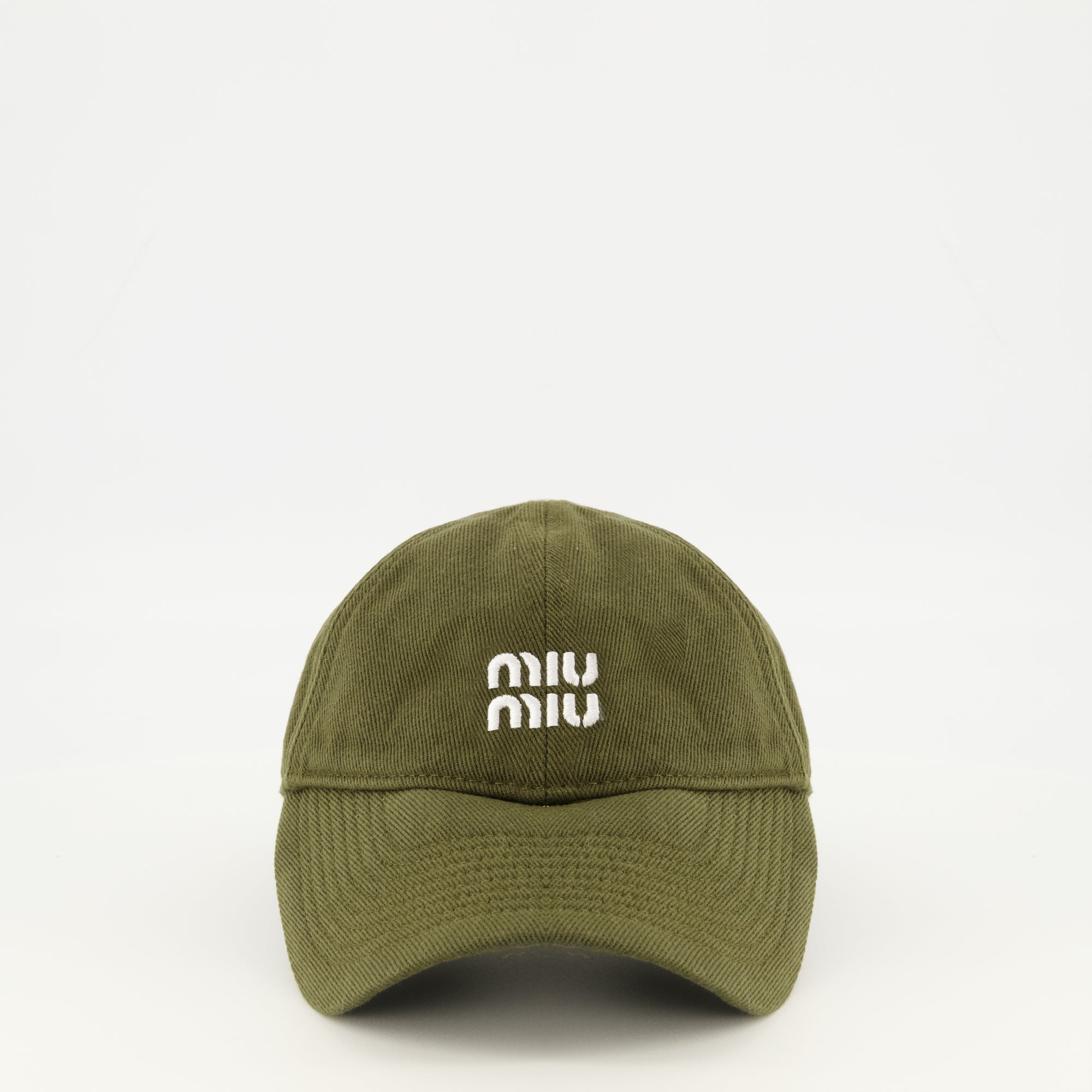 ミウミウの女性用カキデニムキャップの画像 - シーズン春夏2026 - 前面ビュー