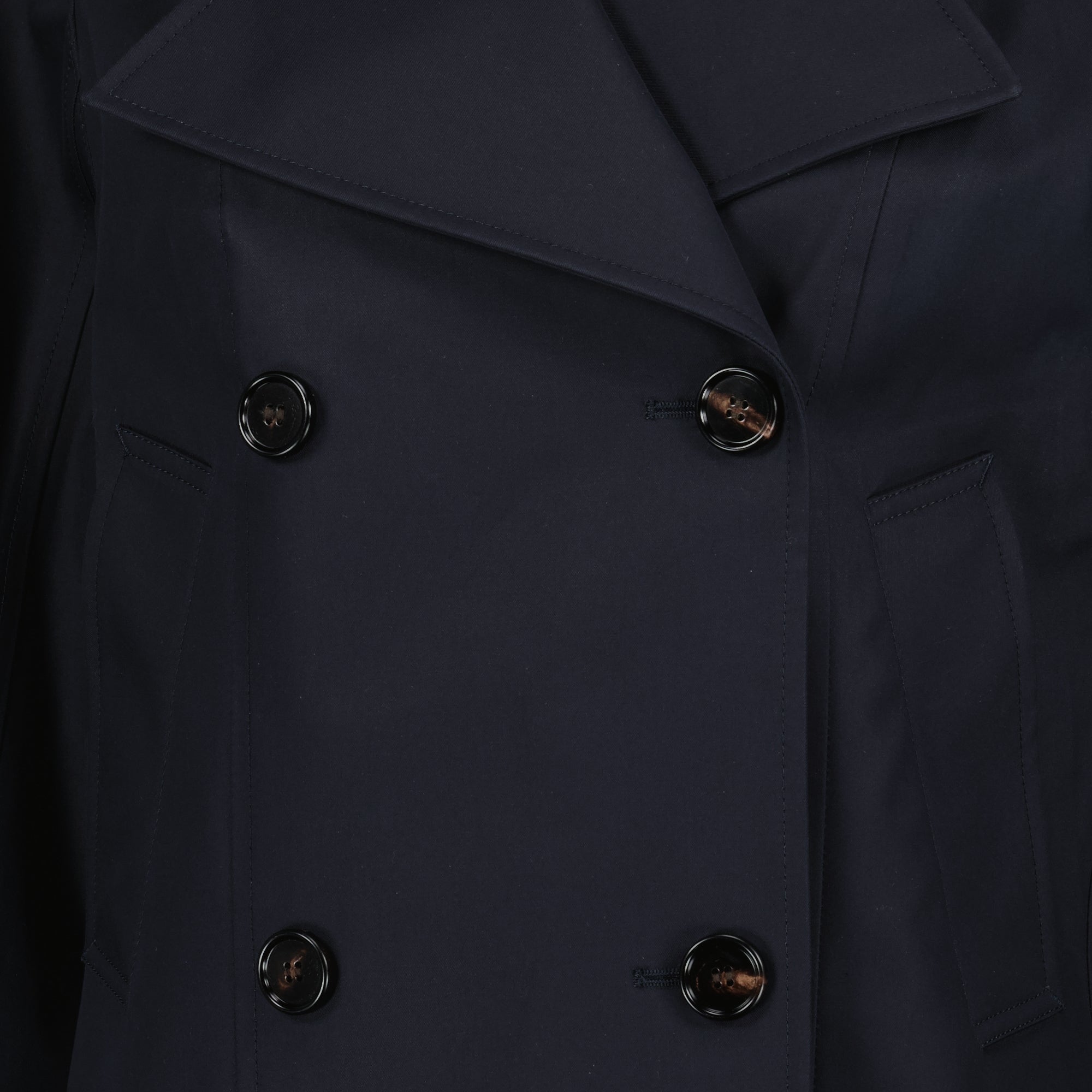 Burberry trench coat, navy blue coat, women's outerwear, cotton trench coat, Autumn-Winter 2025 collection