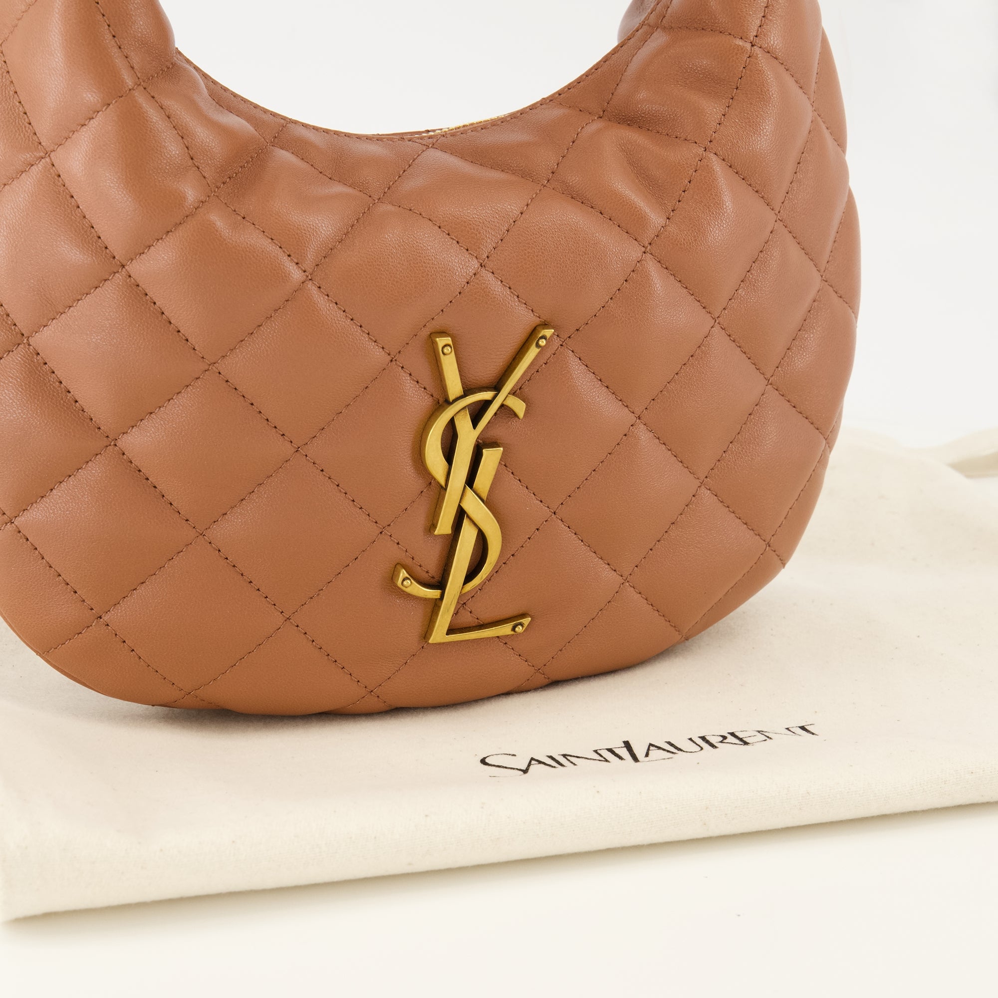 Imagem da bolsa de ombro Icarino rosa claro da Saint Laurent para mulheres - Temporada Primavera-Verão 2026 - Vista de detalhe 1