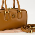 Immagine di una borsa Acardie in pelle marrone di Miu Miu per donne - Stagione Autunno-Inverno 2025 - Dettaglio 1