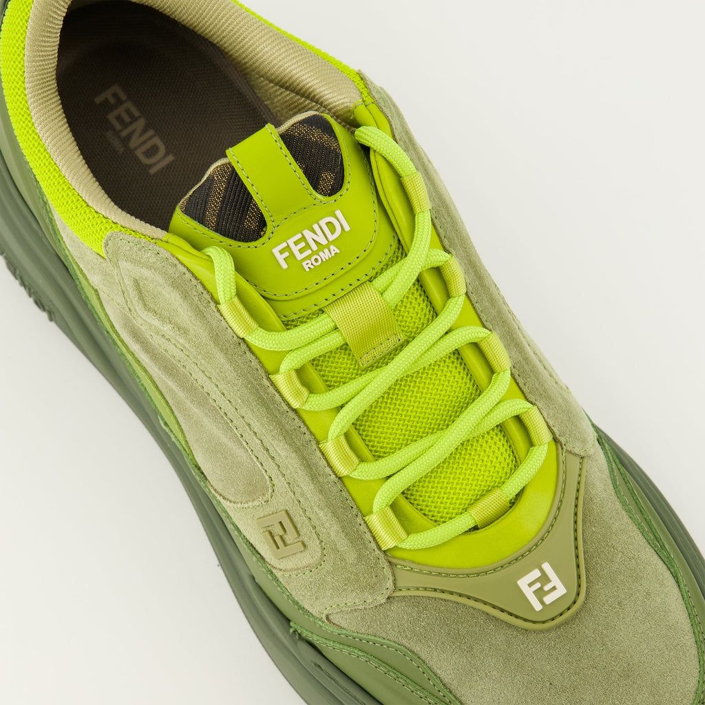Grüne Sneakers aus Veloursleder