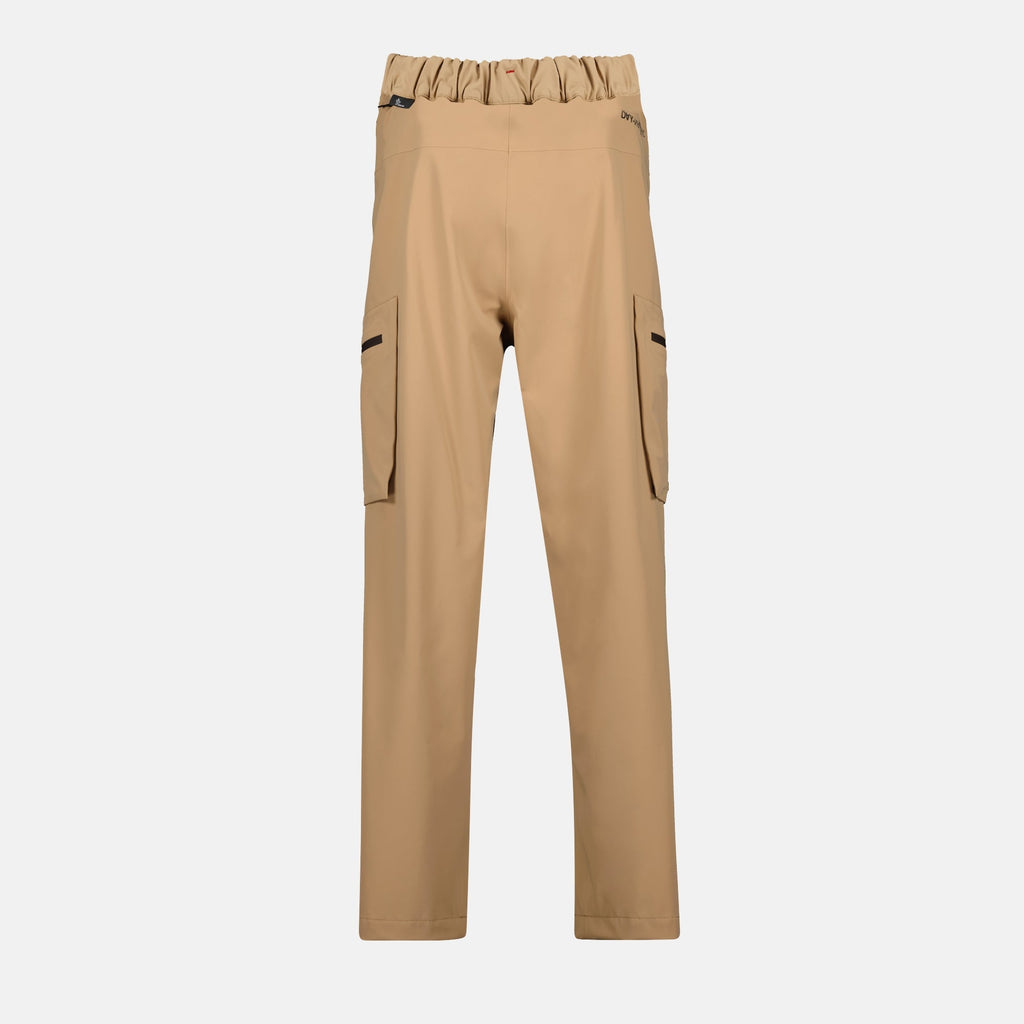 Imagen de pantalones cargo beige de Moncler Grenoble para mujeres - Temporada Otoño-Invierno 2024 - Vista trasera