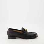 Image des mocassins VLogo Signature en cuir noir de Valentino Garavani pour hommes - Saison Printemps-Été 2025 - Vue de face