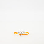 남성을 위한 발렌티노 가라바니의 오렌지 V로고 팔찌 코드 이미지 - 2025 봄-여름 시즌 - 뒷면 보기