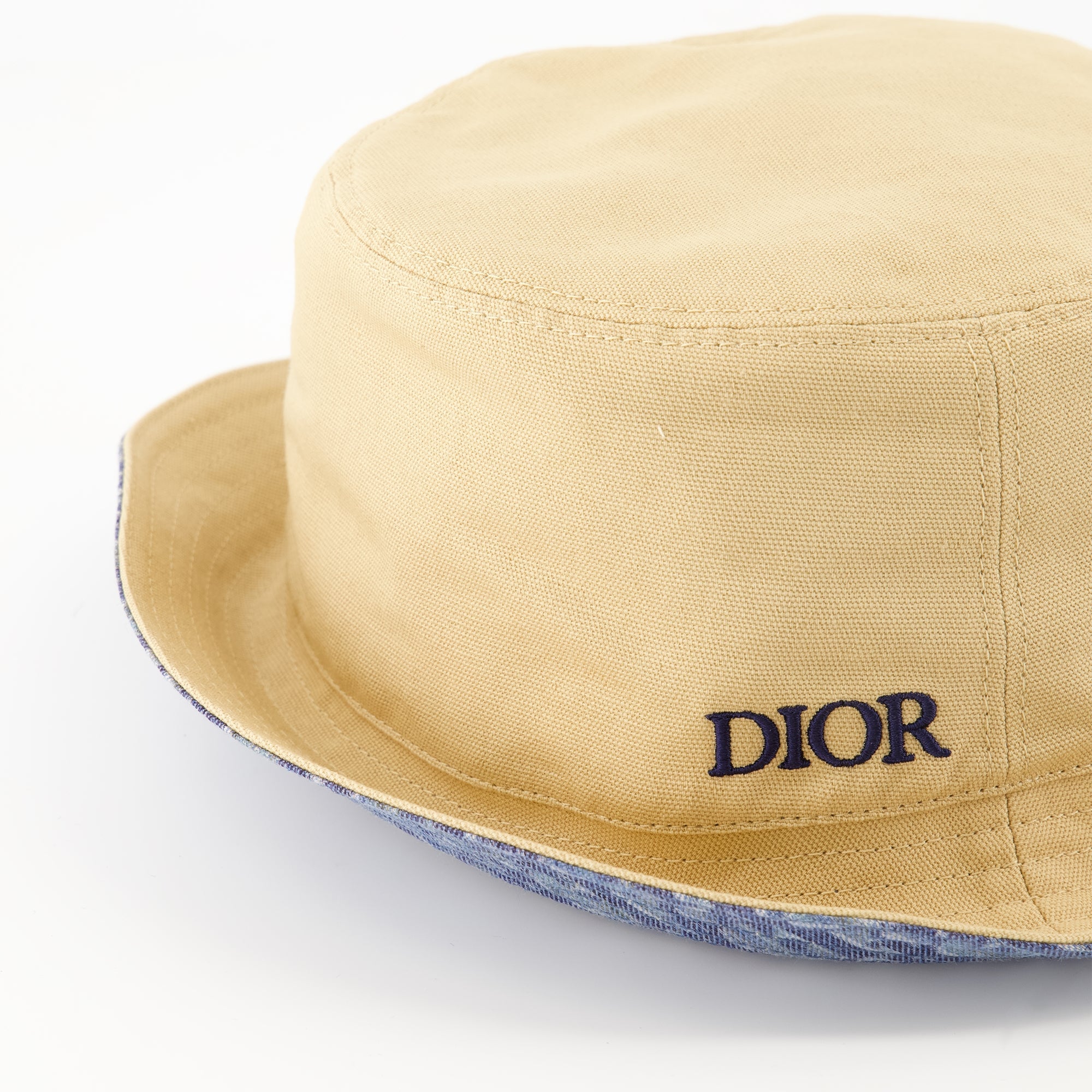 Image of Réversible Dior Oblique Bob Hat by Dior for Men - Season Autumn-Winter 2025 - Detail View 1