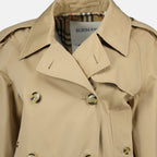Immagine di un trench coat corto beige di Burberry per donne - Stagione Primavera-Estate 2026 - Vista dettaglio prodotto 2