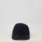 Immagine del cappello in nylon marino di Prada per uomini - Stagione Primavera-Estate 2026 - Vista frontale