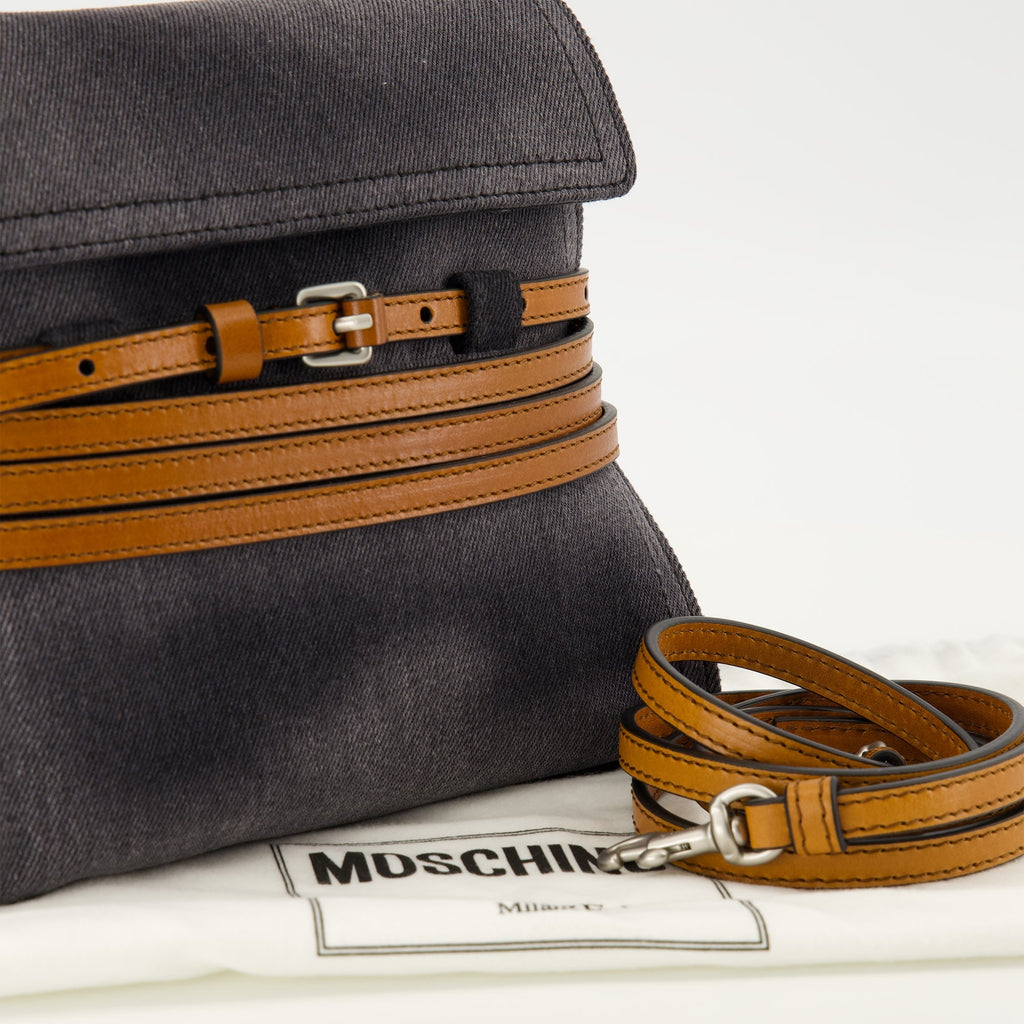 Moschino Tie Me sac, denim bag, fashionable accessory, adjustable shoulder strap, Autumn-Winter 2025 collection