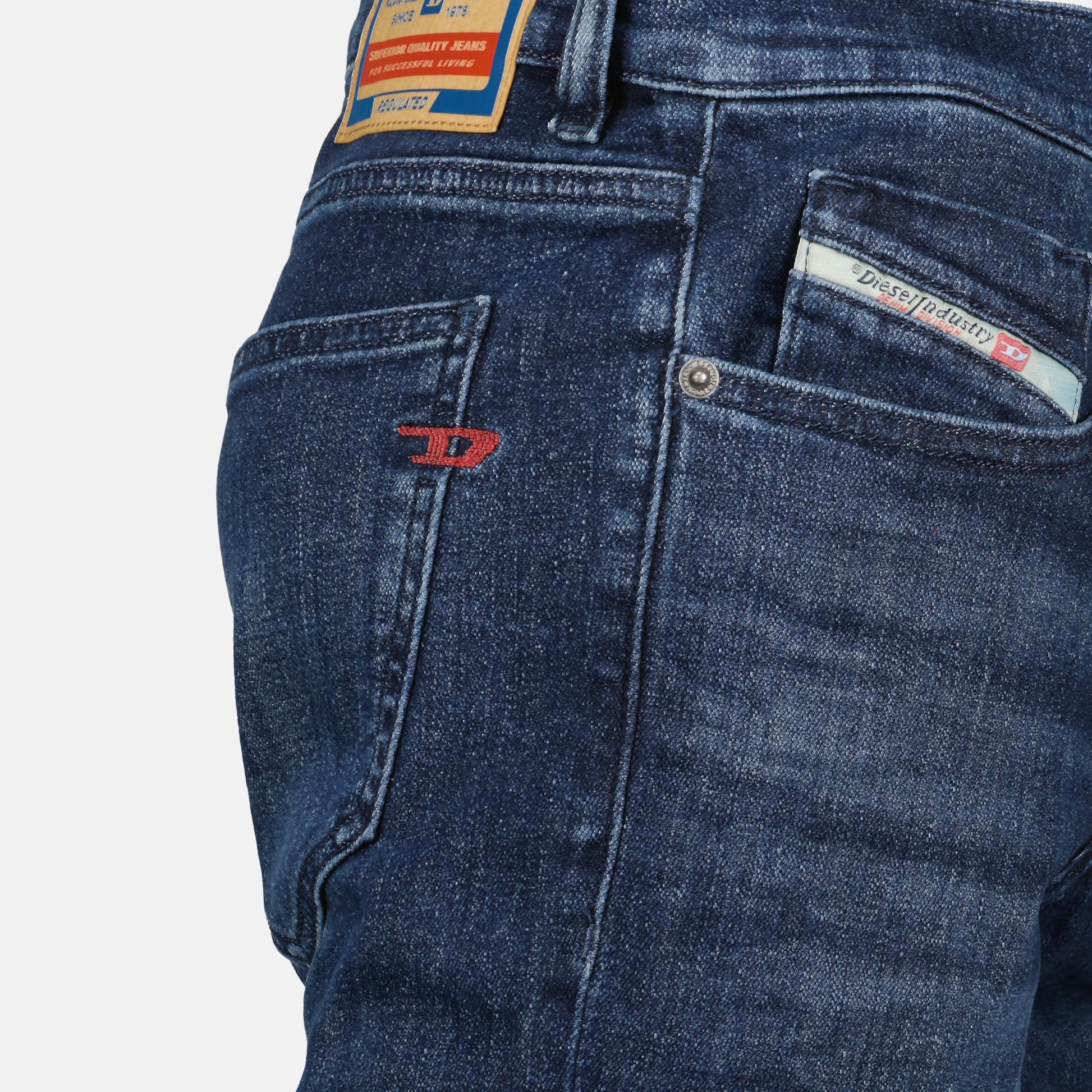 slim fit denim jeans, D-strukt jeans, high-quality jeans, five-pocket design, modern denim