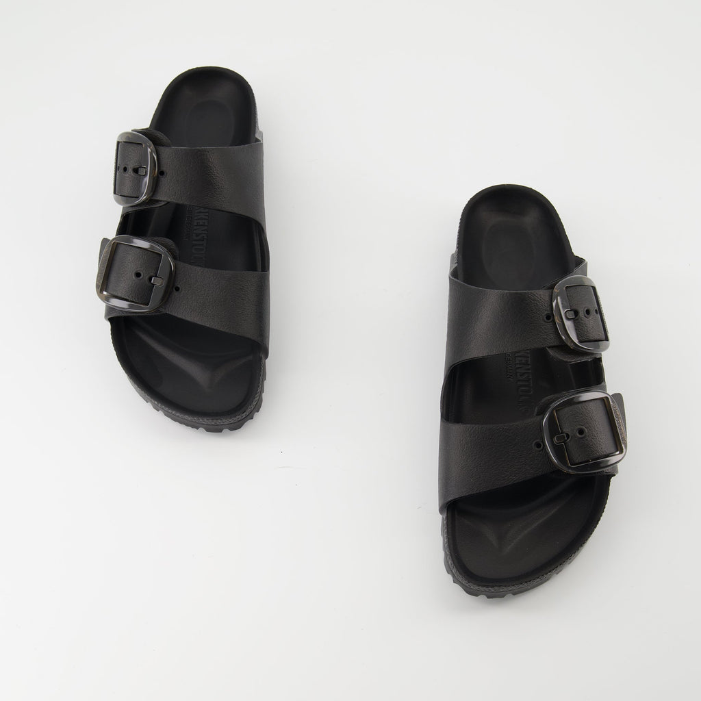 Image des sandales Arizona Big Buckle Eva de Birkenstock pour femmes - Saison Printemps-Été 2025 - Vue supérieure du couple